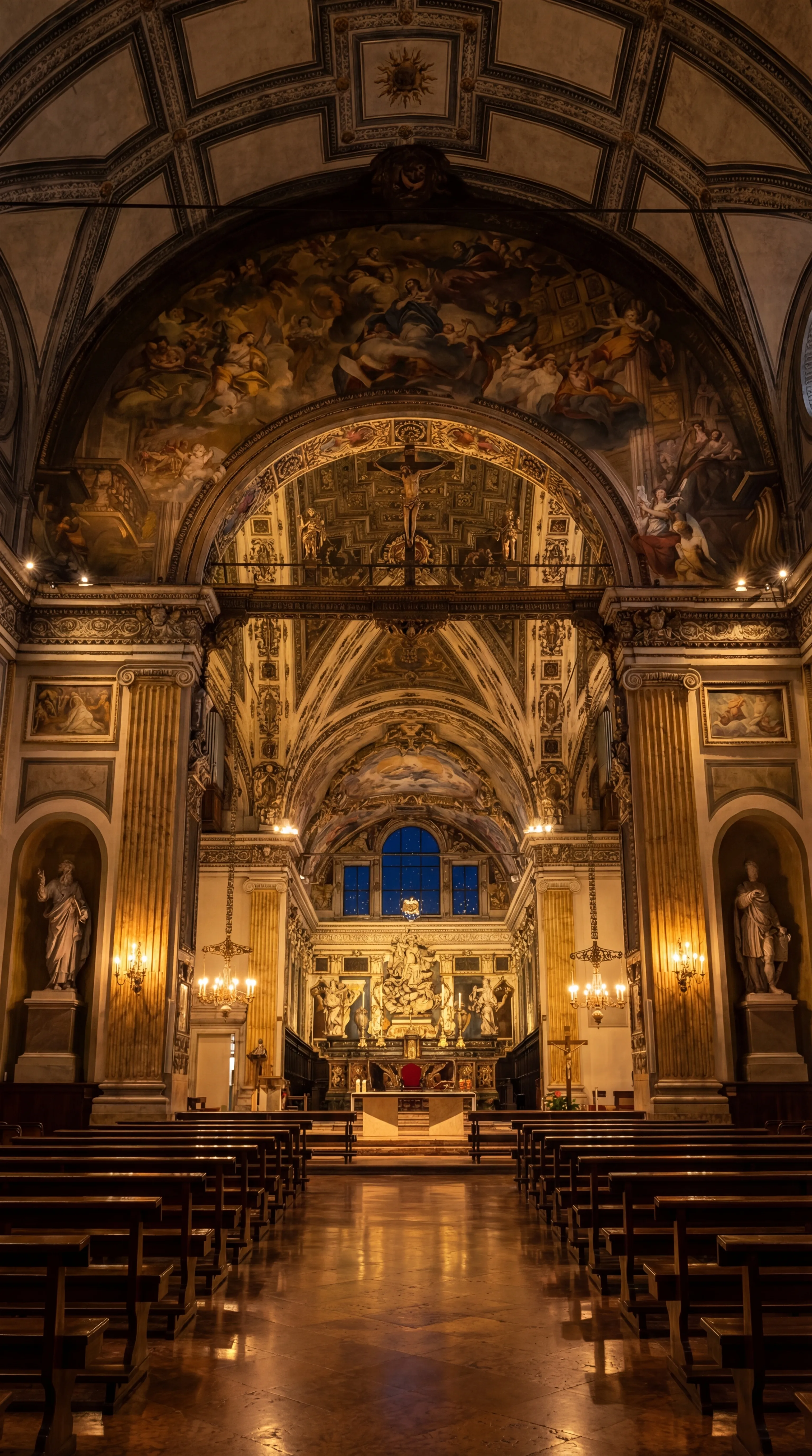 Vertical view of the nave